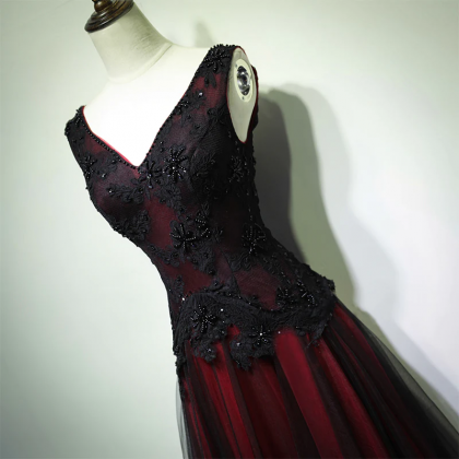 Gorgeous Black And Red V-neckline Tulle Beaded..