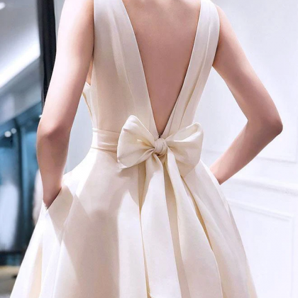 A-line V-Neck Short Prom Dress With Layered, Appliques Homecoming Dress OM440 main image 1