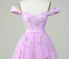 Cute A Line Lavender Off the Shoulder Corset Homecoming Dress med Ruffles