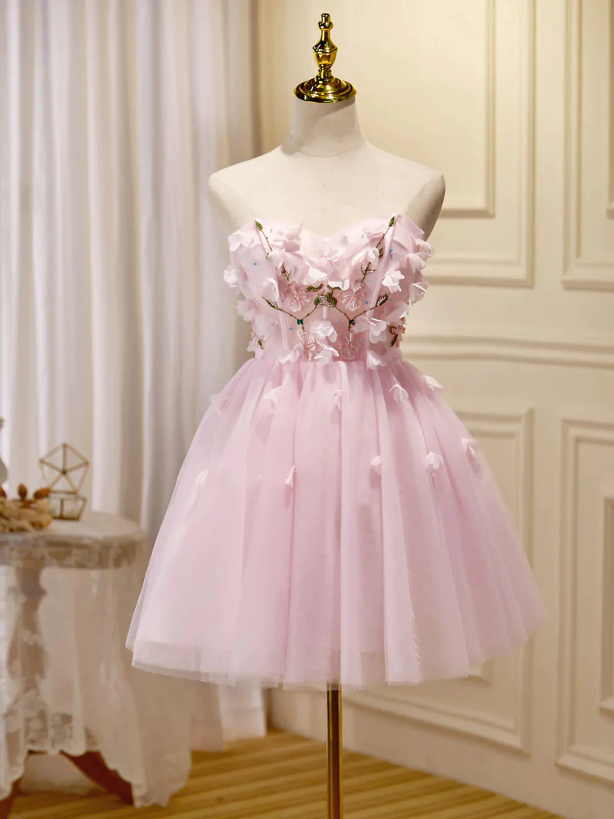 Com flores em alto relevo  Short sleeve prom dresses, Pink formal dresses,  Flower prom dress