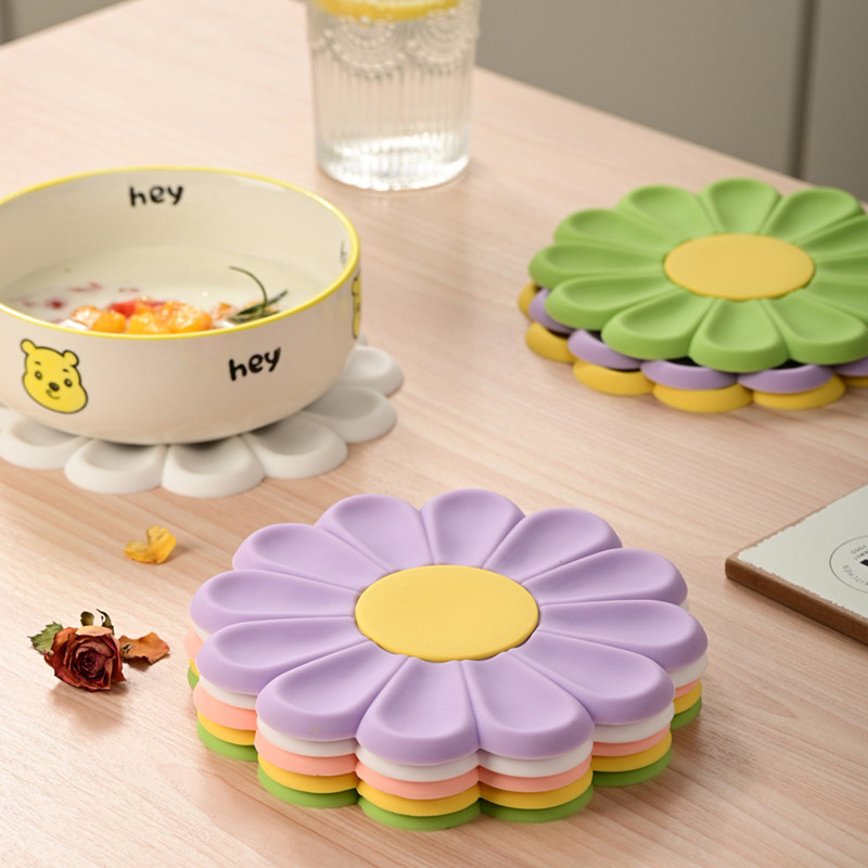 Daisy Shape Silicone Coaster Kitchen Table Heat Resistant Anti-scalding Mats Cup Tablewear Placemats