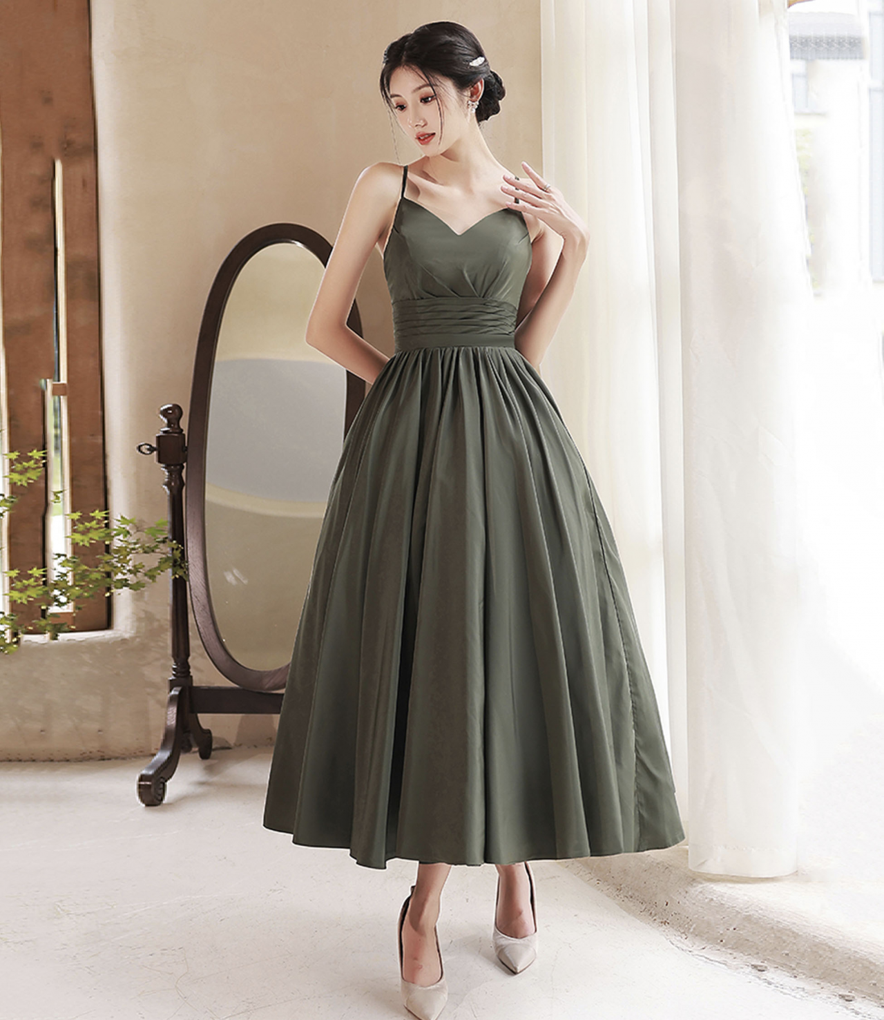 Green V-neck Satin Short Prom Dress Homecoming Dress