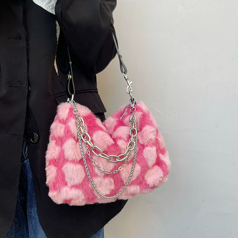 Y2k Girls Pink Love Underarm Bags Soft Plush Heart Pattern Ladies Shoulder Bag Female Chain Furry Crossbody Bag Handbags