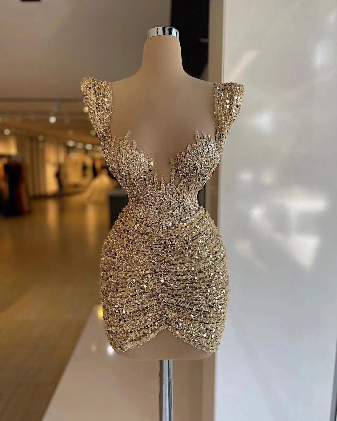 Sexy Mini Gold Cocktail Dresses Sequined Applique Short Prom Gowns For Women Party Wear