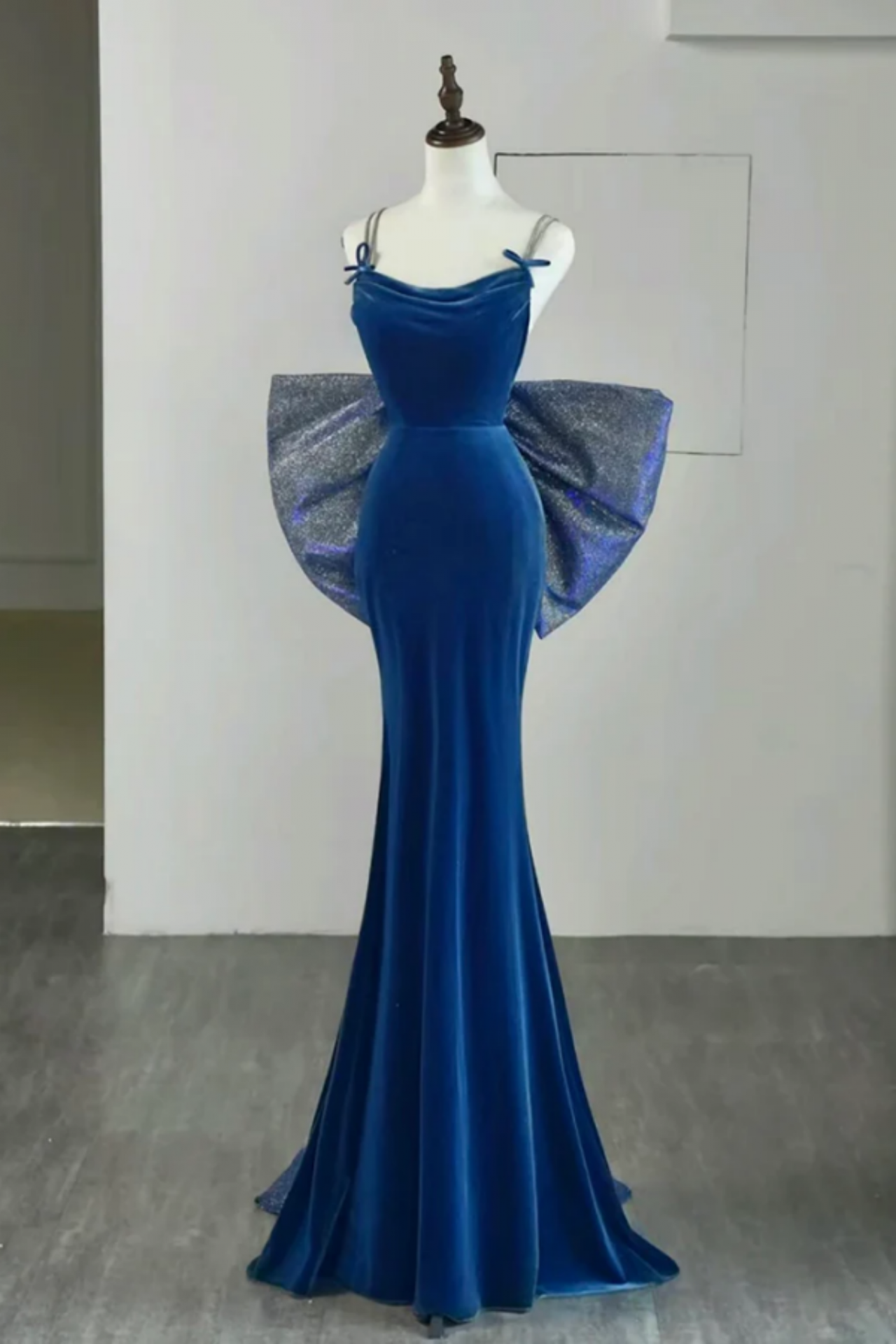 Vintage Long Blue Mermaid Evening Dresses Simple Sleeveless Prom Dresses main image 0