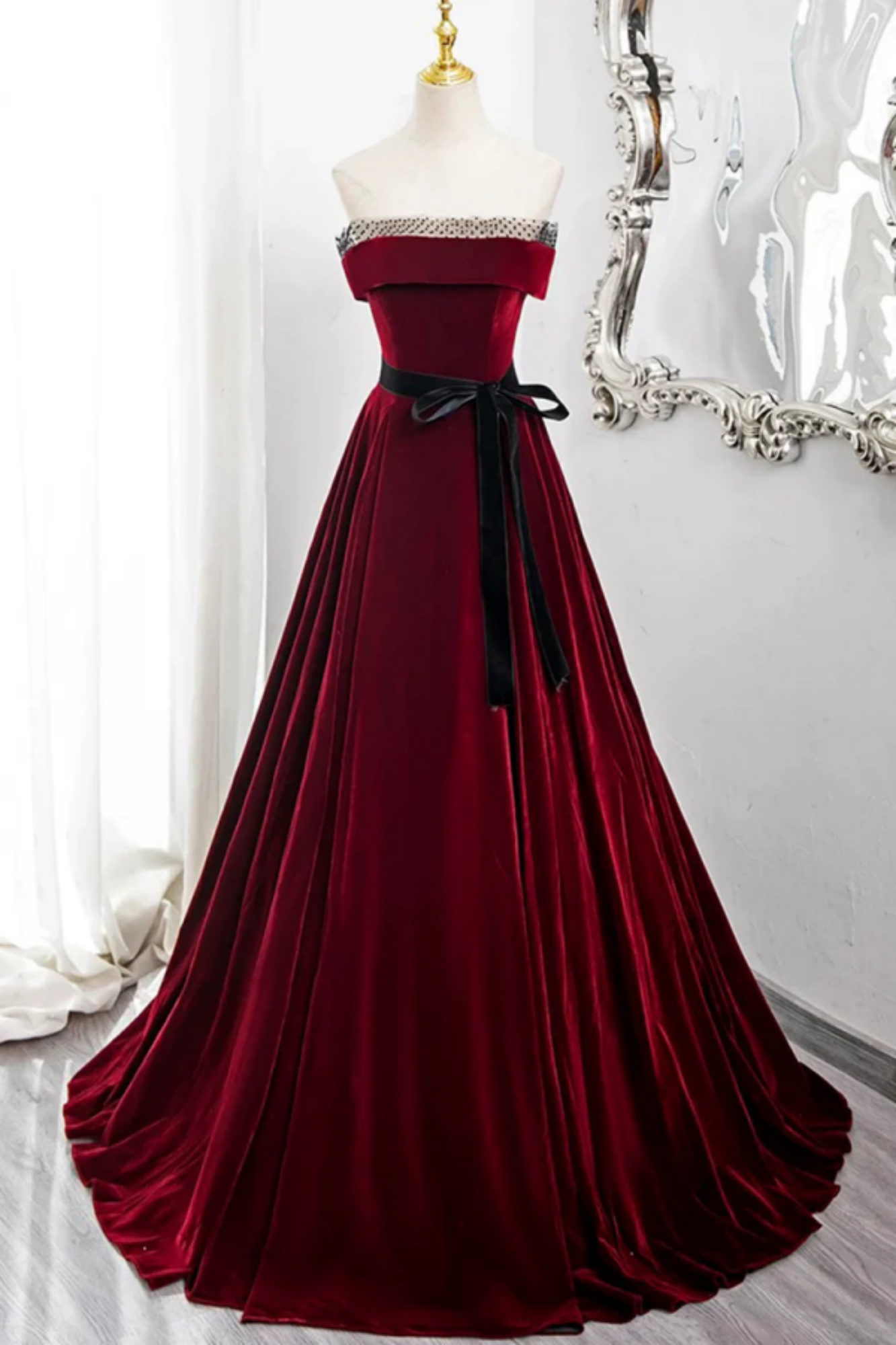 Dressystars Burgundy Velvet Christmas Party Dress Appliques Short Sleeve Formal Dress main image 0